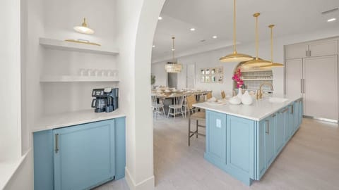 Kitchen - Oversized Refrigerator - (2) Dishwashers, Double Ovens, &amp; Large Gas Stove - Bar Seating for 6 - Coffee Bar