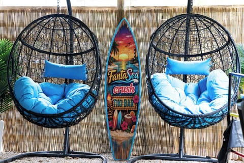 FantaSea Crush tiki bar and lounge area