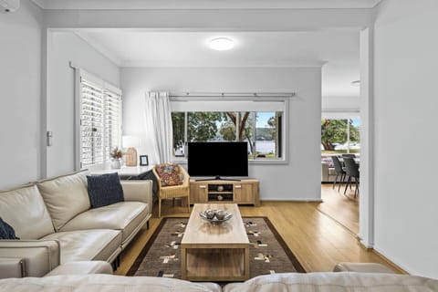 Unwind with your favourite shows or take in the tranquil waterfront outlook framed beautifully by large windows just beyond the TV.