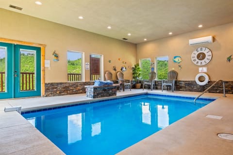 Your vacation, your pool, your rules! 🏊‍♀️✨