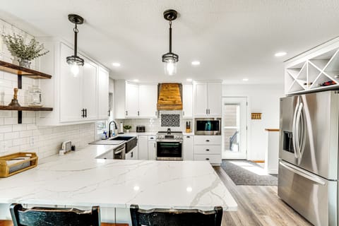 Kitchen | Free WiFi | Central Air Conditioning/Heat