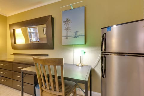 Table | Dishware & Flatware