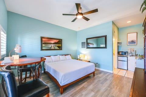 Naples Vacation Rental | Studio | 1BA | 1 Small Step Required | 275 Sq Ft