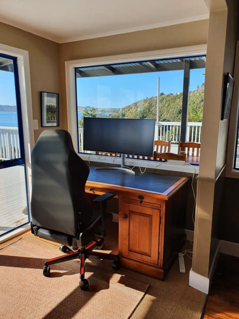 WORK STATION DESK INCLUDING MONITOR SCREEN & PRINTER