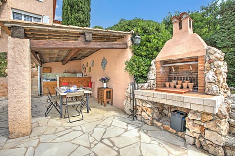 Outdoor kitchen