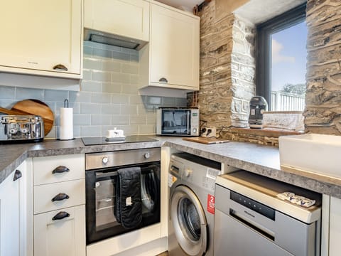 Kitchen | The Old Cowsheds 2 - Shippon - Gaer Cottages, Cribyn, Lampeter