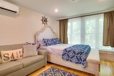 Oak Bluffs Vacation Rental | Studio | 1BA | 4 Steps to Enter | 100 Sq Ft
