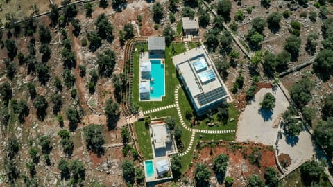 Amenities, Building Exterior, Garden, Pool, Room Detail, Spring, Summer