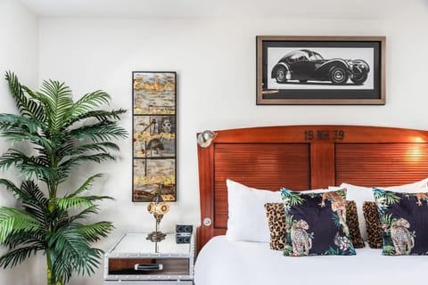 Stretch out under warm lighting and boutique-inspired décor details.