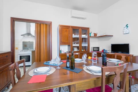 Autumn, Dining Room, Spring, Summer, Winter