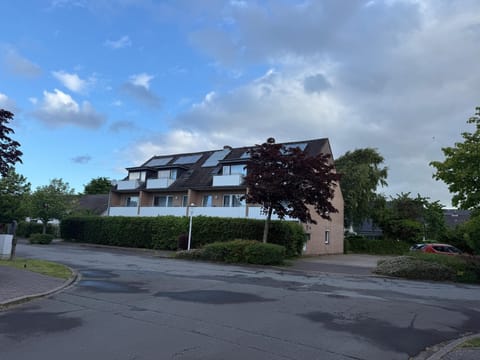 Haus Dithmarschen mit Parkplätzen