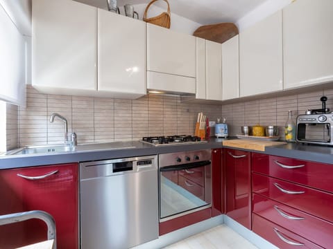 Shrub, Garden, Shade, Lawn, Outdoor Furniture, Backyard, Landscaping, Yard, Estate, Chair