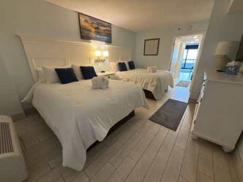 Bedroom with 2 Queen beds