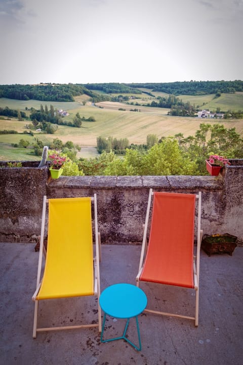 Views over the rolling countryside from the garden terrace for relaxing moments.