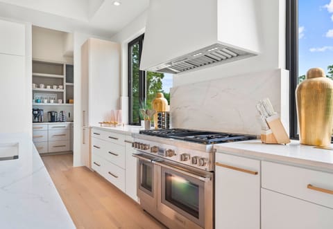 Everything you need to cook like a pro. This gourmet range makes meals a joy—from brunch to late-night snacks.