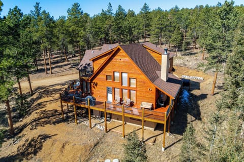 Pine Vacation Rental | 4BR | 2BA | 2,800 Sq Ft | 5 Steps Required to Enter
