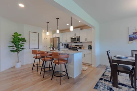 The chef’s kitchen features sleek granite counters, full-size appliances, and an island with seating for three. Hosting a full house? Just say the word, and we’ll set up a fourth stool for your group.