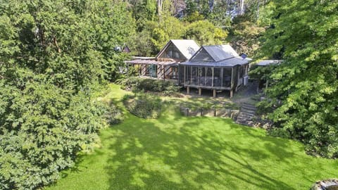 Scrump Hollow - Peaceful Cabin in National Park with large Grass Areas 