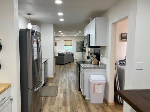 edc6ae3b-726d-405f-9760-9af6b69cf9f3