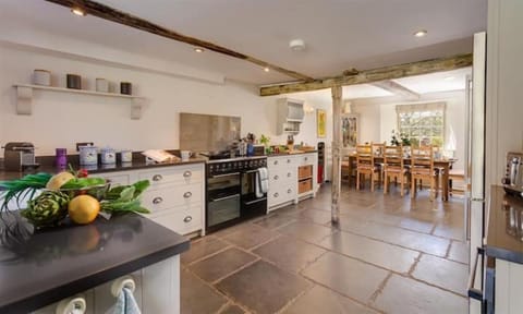 Fully equipped kitchen with additional eating area