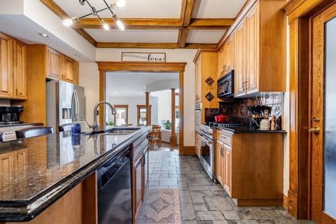 Chestnut steadies the bustle of daily life.