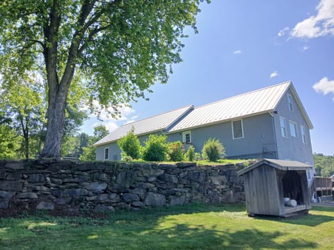 Renovated guest apartment in New England barn