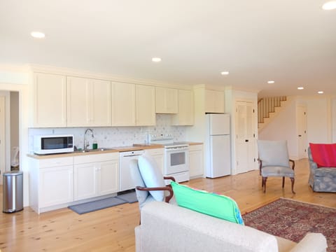 Full kitchen with amazing views 