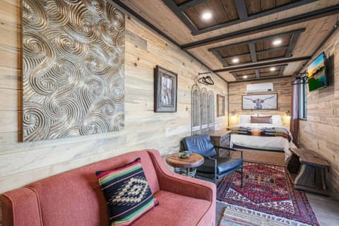 e0a0ff21-b370-4159-8a20-860d5471fb41