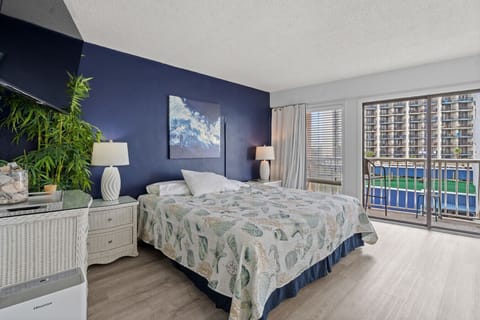 Fins Up is a stylish suite offering a King Bed view of the balcony overlooking Myrtle beach and with views of the Myrtle Beach Shoreline. This living room offers a couch with sofa sleeper as well for expanded sleeping options.  Enjoy a restful night.