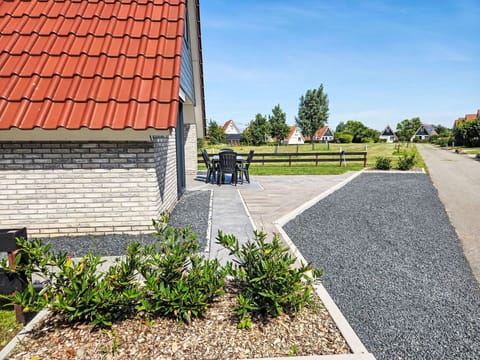Home, Roof, Cottage, Driveway, Flagstone, Garden, Landscaping, Cobblestone, Walkway