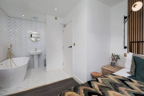 Modern luxury bathroom