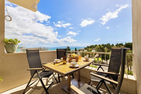 Seaviews and city skyline views from your balcony.