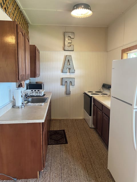 Full kitchen / fully stocked