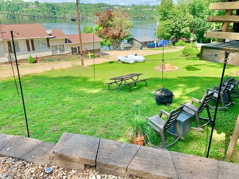 Outdoor lower sitting area with fire pit