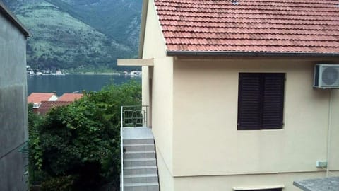 External view of the building. 2-bedroom apartment (90 m2 + terrace) with separate entrance