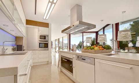 a21ae7ad-cb7f-4b94-a48d-c0599a651939