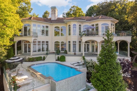 Whole house & Private lakeside pool!