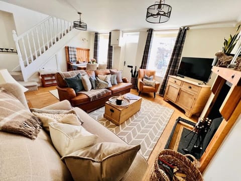 After a day exploring the glorious surroundings of The Brecon Beacons National Park, Walkers Cottage offers a warm welcome home where you can relax and unwind around a cosy log fire.