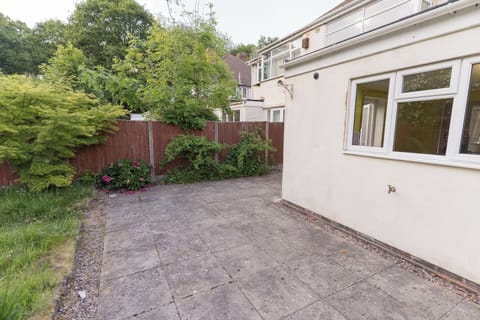 9eb6305d-472e-449f-9c1a-5b304ccadb99