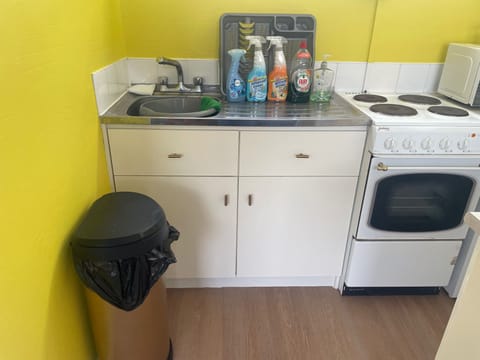 Oven Microwave Toaster & Kettle 