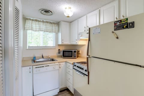 Kitchen | Keurig & Drip Coffee Makers | Blender | Toaster | Cooking Basics