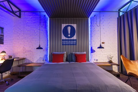 Bedroom 1 - king size bed