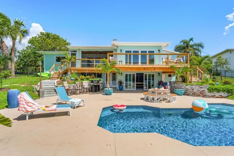 Expansive balcony that overlooks the pool