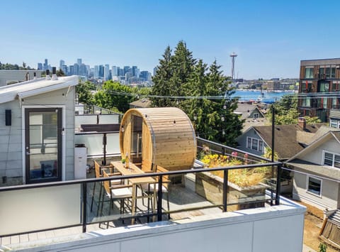 Welcome to our home!! It's in the east lake with water and space needle view on the rooftop!