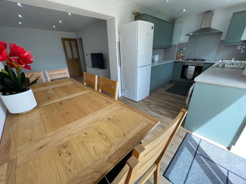 DINING ROOM & KITCHEN