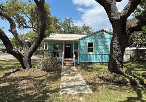 Huge yard -plus fenced in backyard- lots of parking 