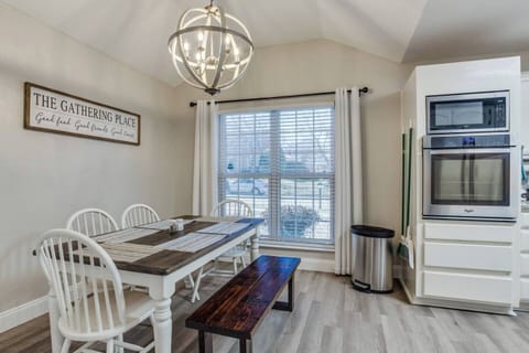 Dining, eat-in kitchen