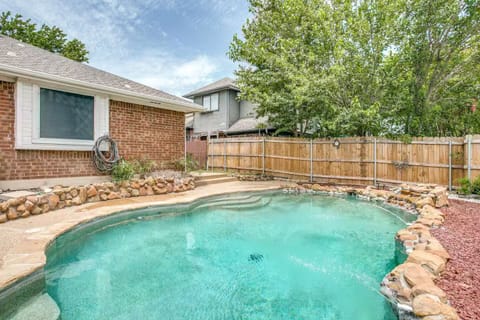 Private pool (not heated) just minutes from DFW, Grapevine, and Grandscape.