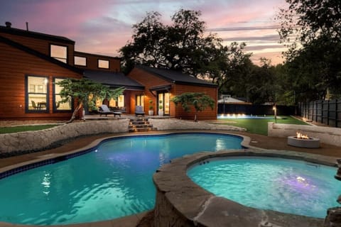 Outdoor Oasis: Refresh in the sparkling pool or unwind in the hot tub under the stars!