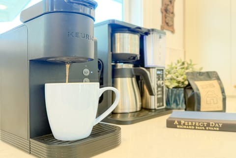 Keurig quick brew and 12 cup coffee / iced coffee maker